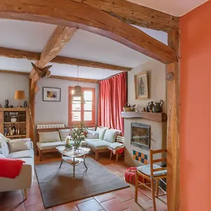  Hébergement de vacances Cute And Cozy Town-house Of 130m2 In